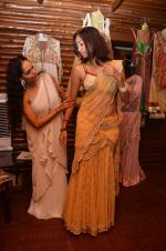 nimmu panjabi with riya panjabi at Nimmu Panjabi_s festive collection launch in Mumbai on 18th Oct 2011.JPG